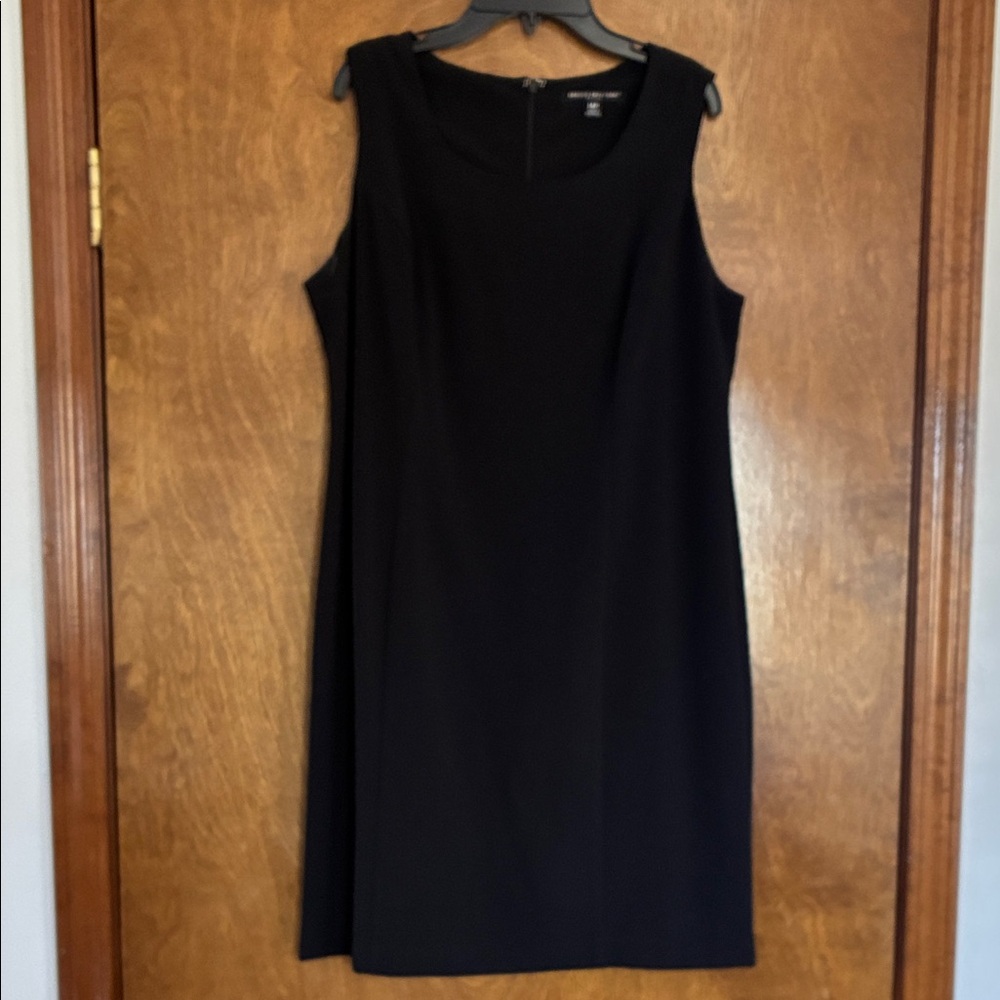 Briggs New York Black Sleeveless Midi Shift Dress